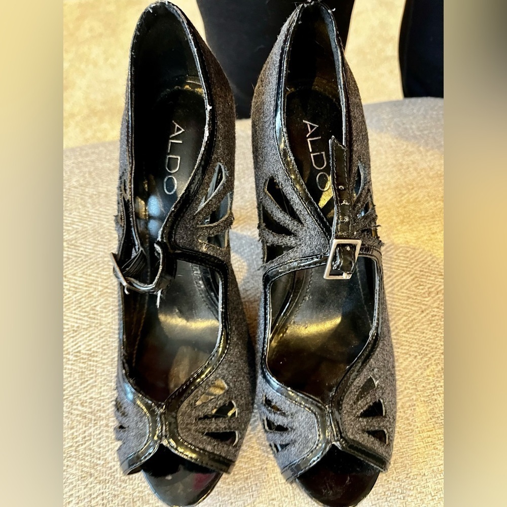Aldo grey flannel blk patent trim platform heel. SZ 37. Cutout pattern good cond - Picture 7 of 9